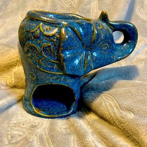 ⚡️ CLEAROUT SALE⚡️Ceramic Elephant Wax Melt/ Oil Diffuser. Gorgeous design!